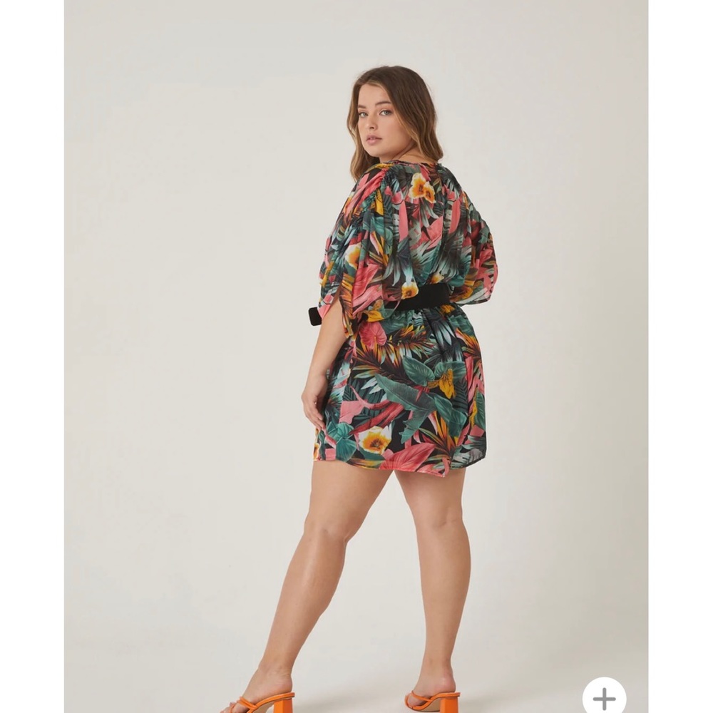 2020AVE Miss Avenue Curve Vibrant Tropical Printed Romper - Sz 1X - Picture 3 of 9